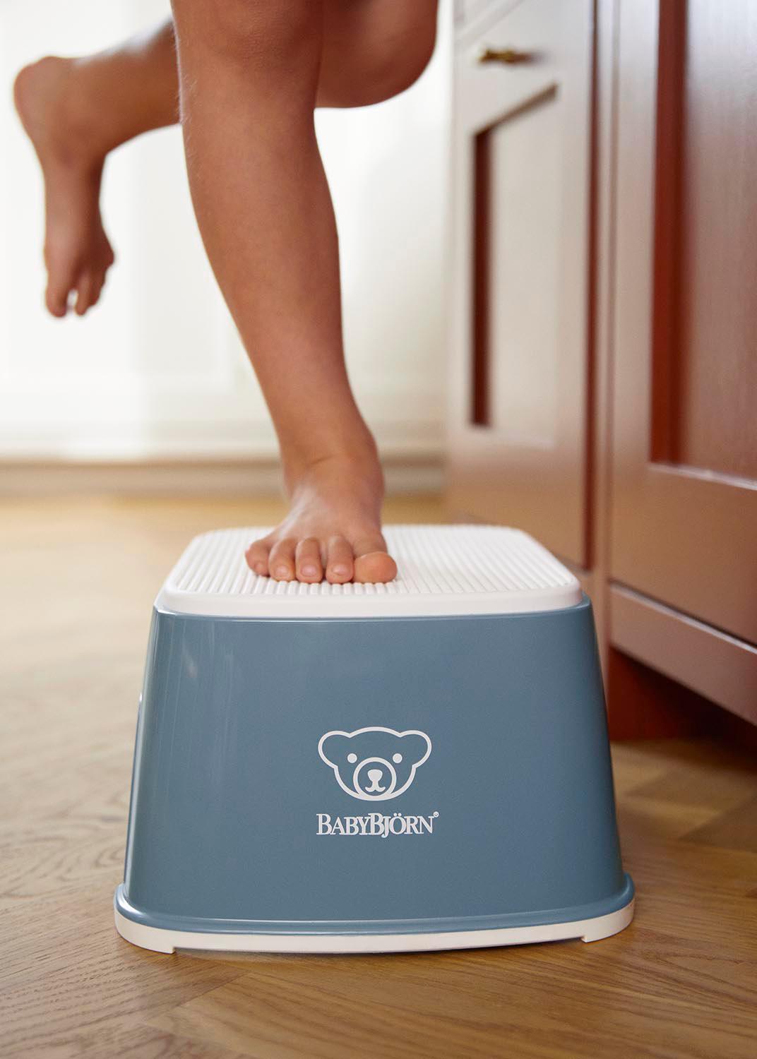 Step stool in power blue - BabyBjörn
